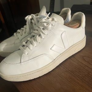 Mens Vejas all white sneakers size 8.5 (fits like 9.5)